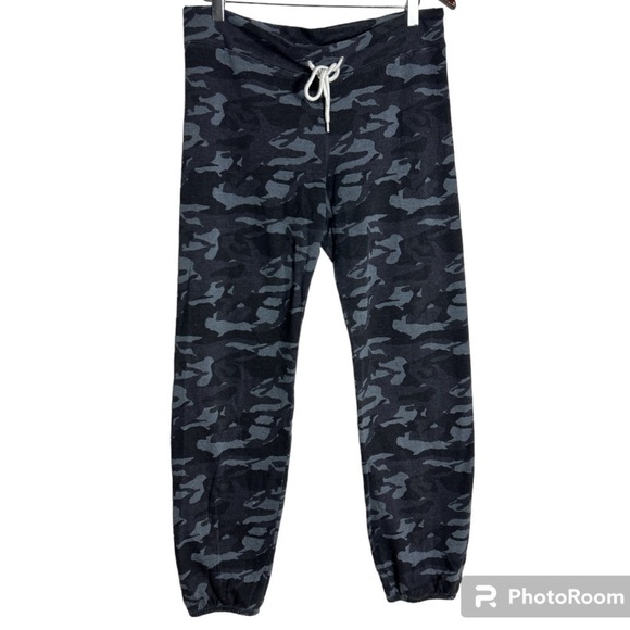 Monrow Pants - Monrow Camo Print Joggers Size M